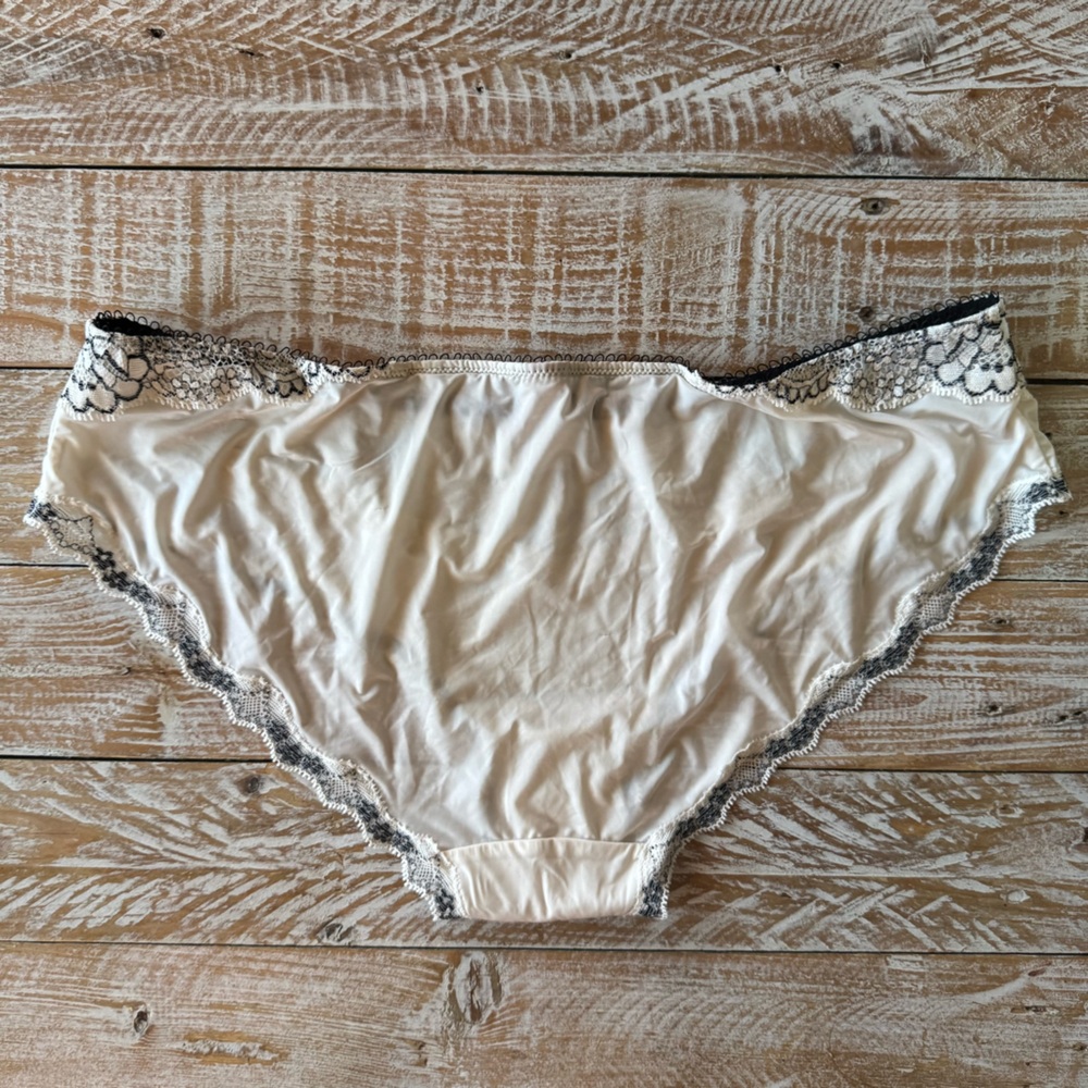 💟 Victoria’s Secret 36C Bra & Large Panty Set💟 - Picture 6 of 14